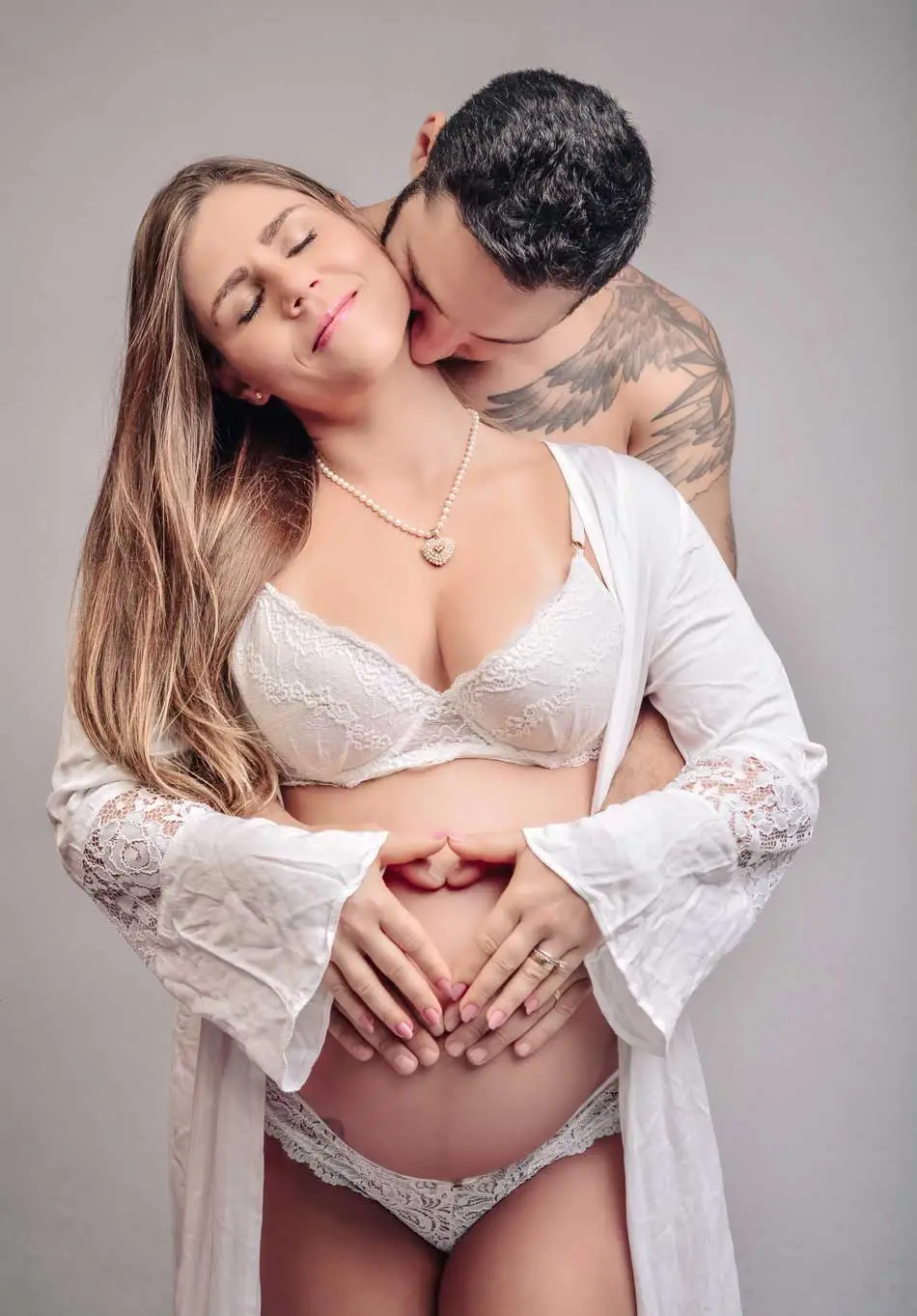 Gestante posando para foto em BH