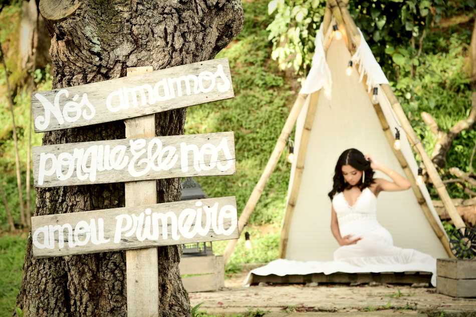 Futura mãe posando para uma foto em Capim Branco