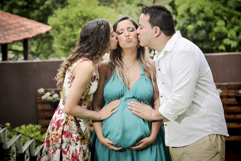 Futura mãe posando para uma foto em Mário Campos