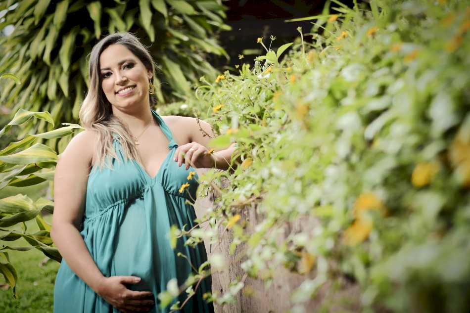 Gestante posando para foto em ensaio de gestantes em Nova União