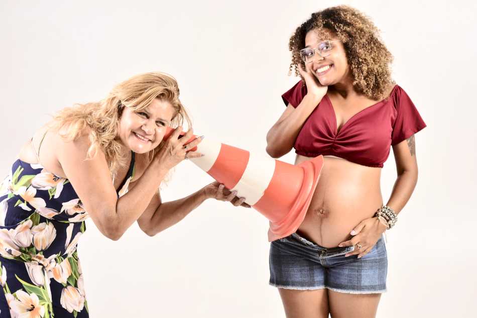 Futura mãe posando para uma foto em Santana do Riacho
